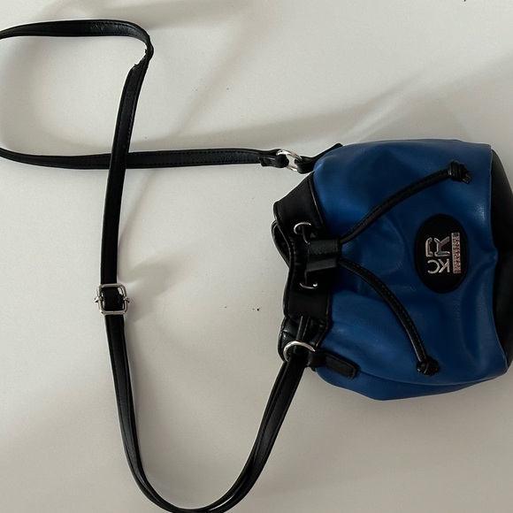 Blue bucket crossbody bag. - Picture 1 of 2